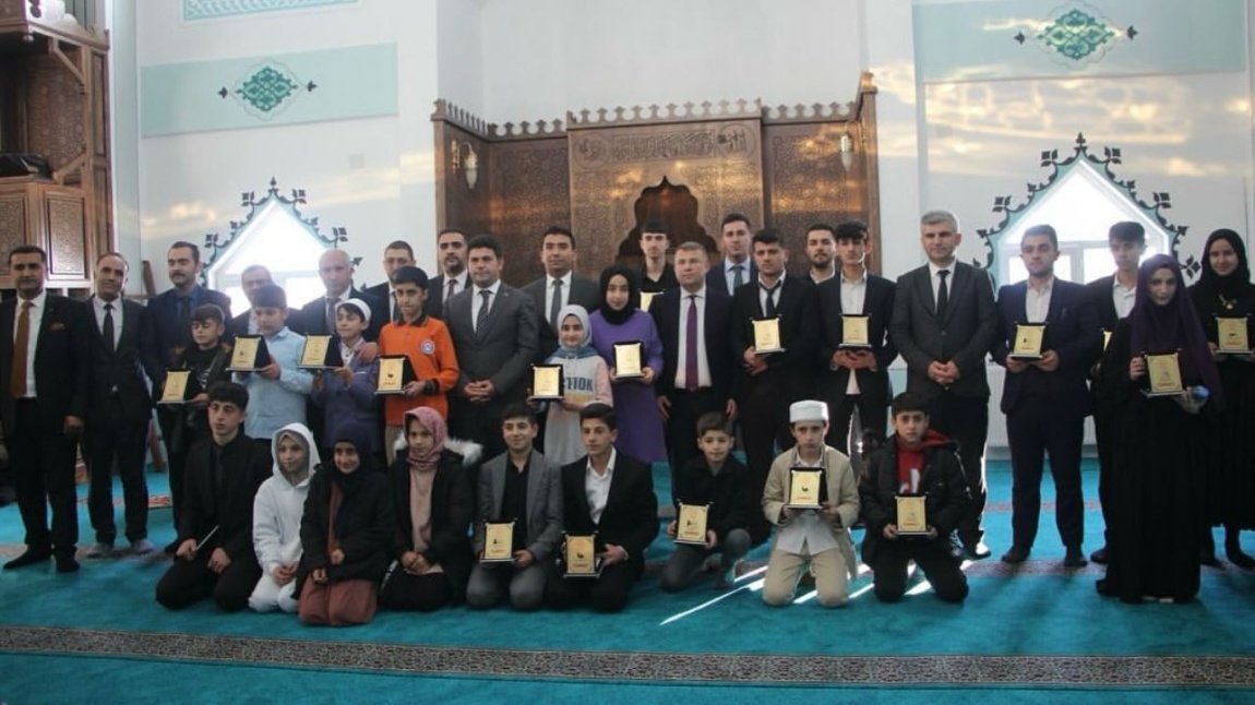 Din Öğretim Genel Müdürlüğümüz tarafında düzenlen Kuran-ı Kerim Yarışmasında Öğrencimiz İl Üçüncüsü oldu.  